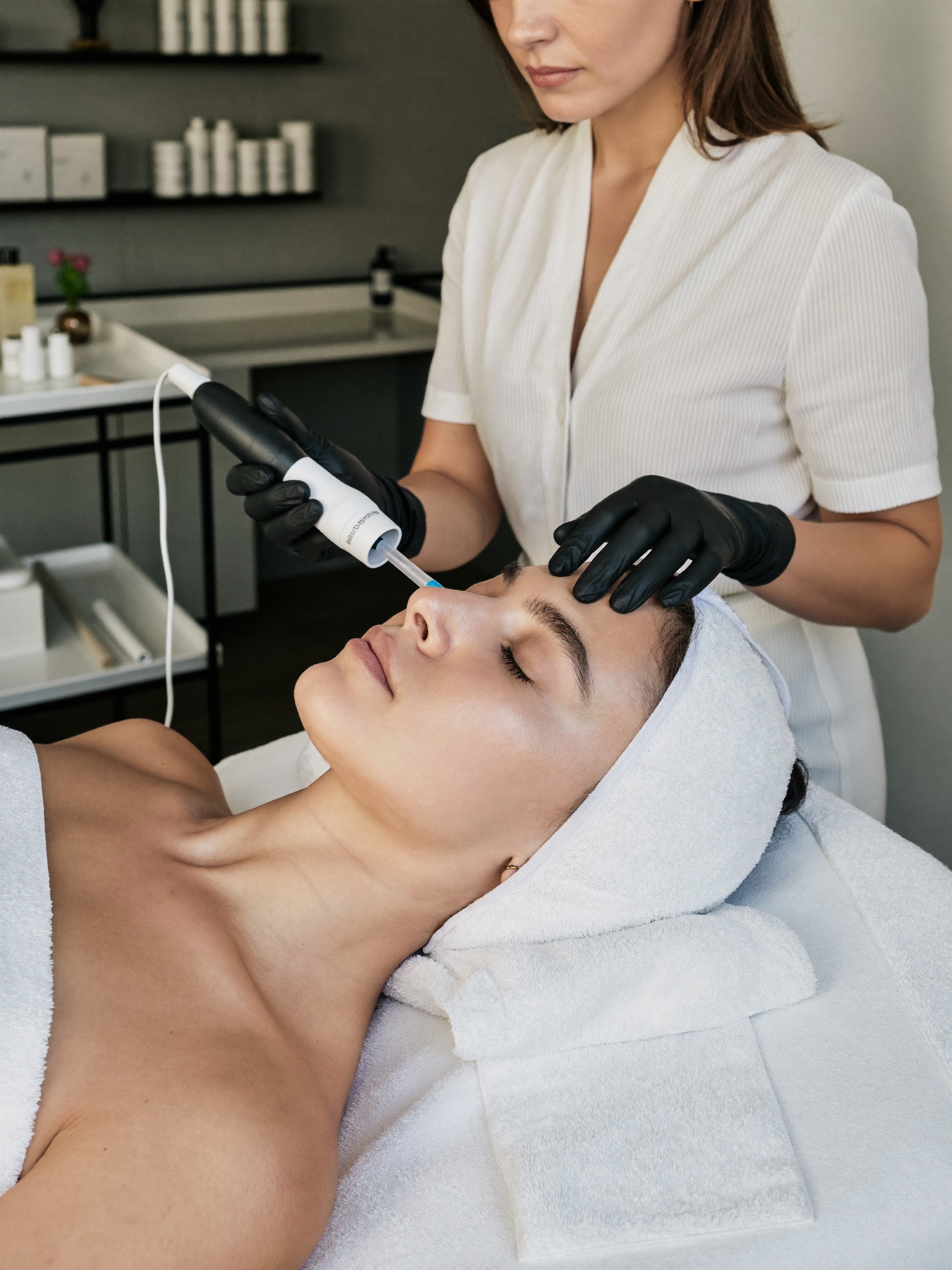Microneedling-Behandlung im Studio